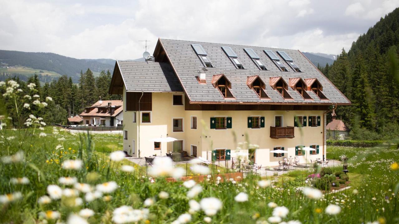 Hotel Natura Boutique Chalet Wellness Spa Toblach Exterior foto